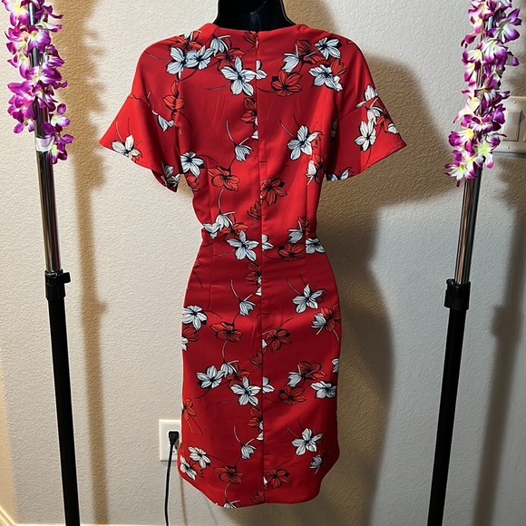 SOLD Banana Republic Red Floral Semi Bell Sleeve A-Line Dress Curved Hem - Picture 3 of 12